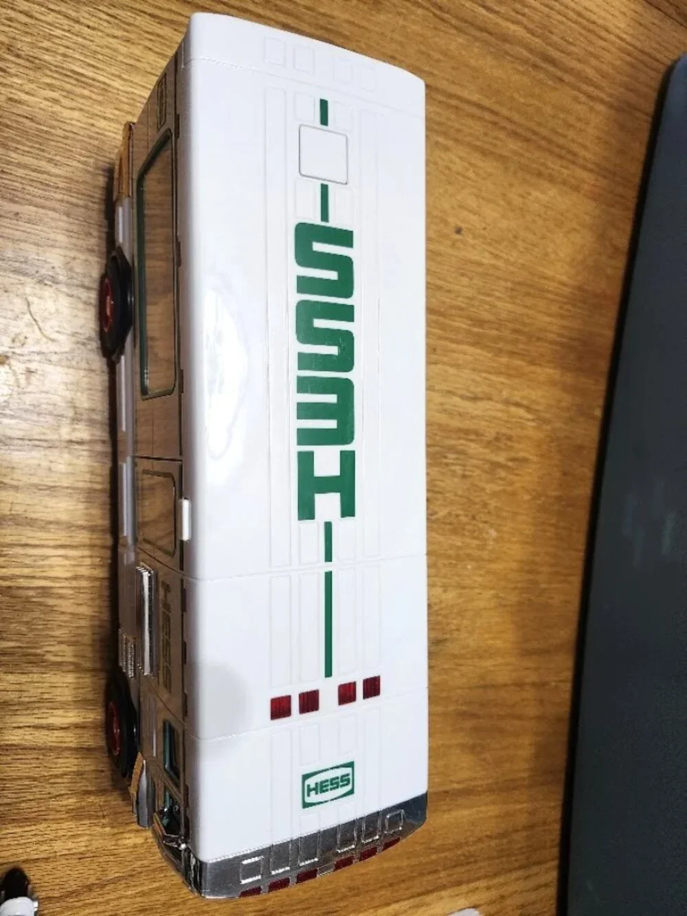 Hess 2018 RV with ATV & Motorbike Motorcycle race car lights sirens Collectible